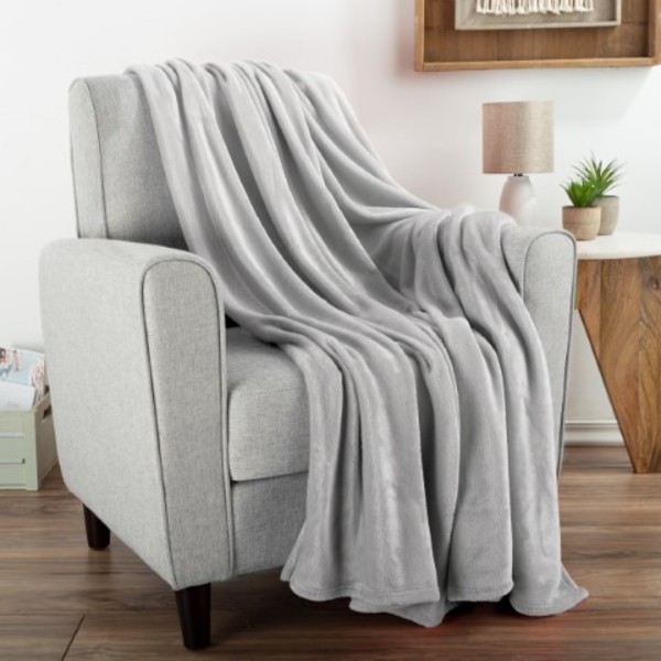 Hastings Home Flannel Fleece Throw Blanket Oversized 60" x 70" Microfiber for Couch, Chair, Sofa in Dawn Gray 211252ZMA